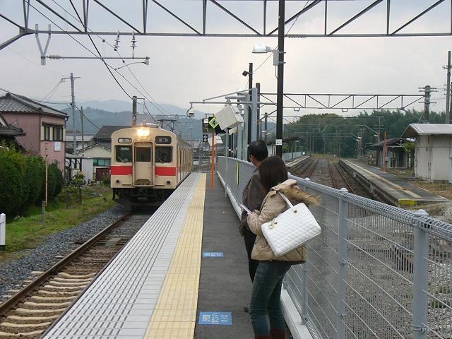 北宇智駅にやってきた奈良行きの１０５系電車
